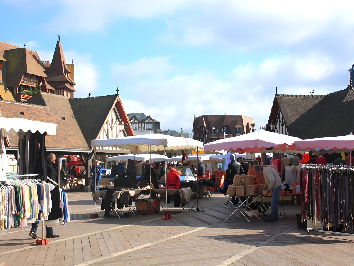 marché nuit deauville