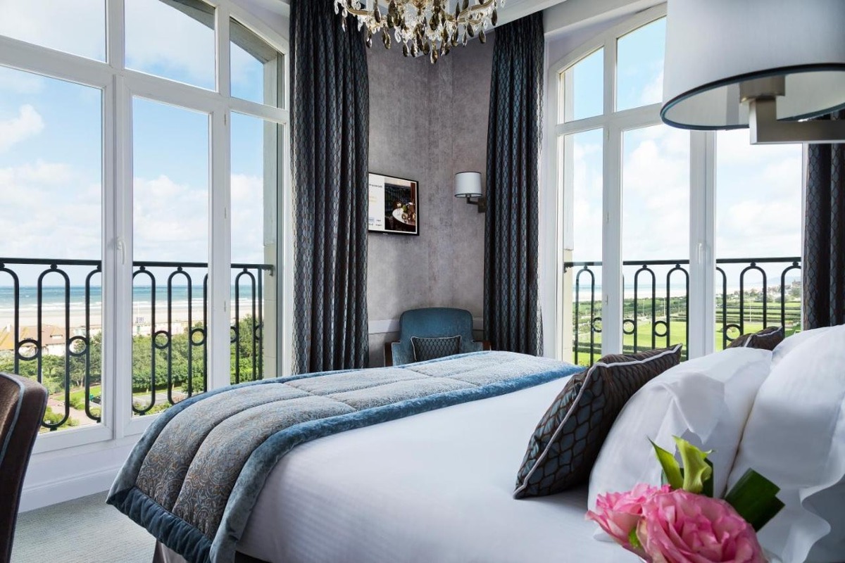 hotel bord de mer deauville