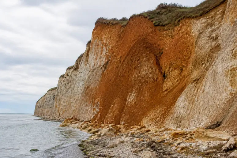 Falaises argileuses et érosion naturelle sur le littoral de la plage de villerville