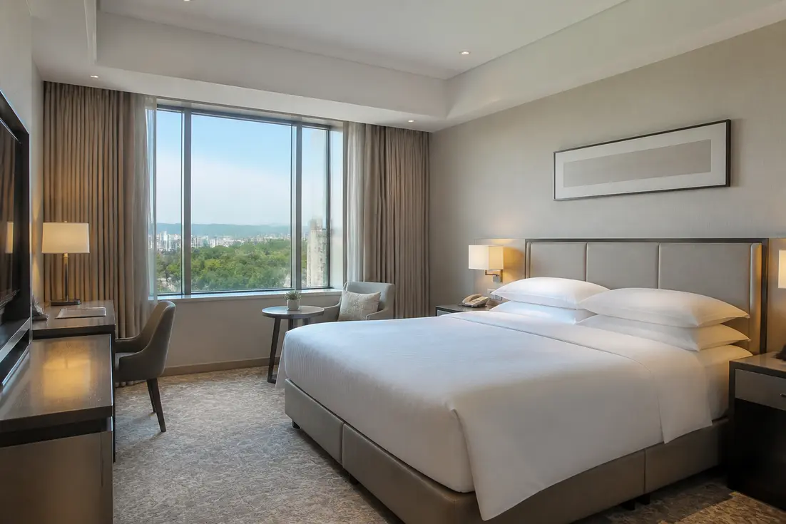 Chambre double lumineuse et moderne dans un hôtel Le Tréport budget en Normandie