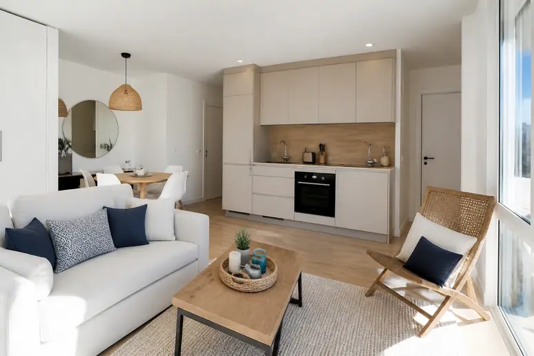 Séjour lumineux avec cuisine équipée intégrée dans un appartement de la résidence à Deauville